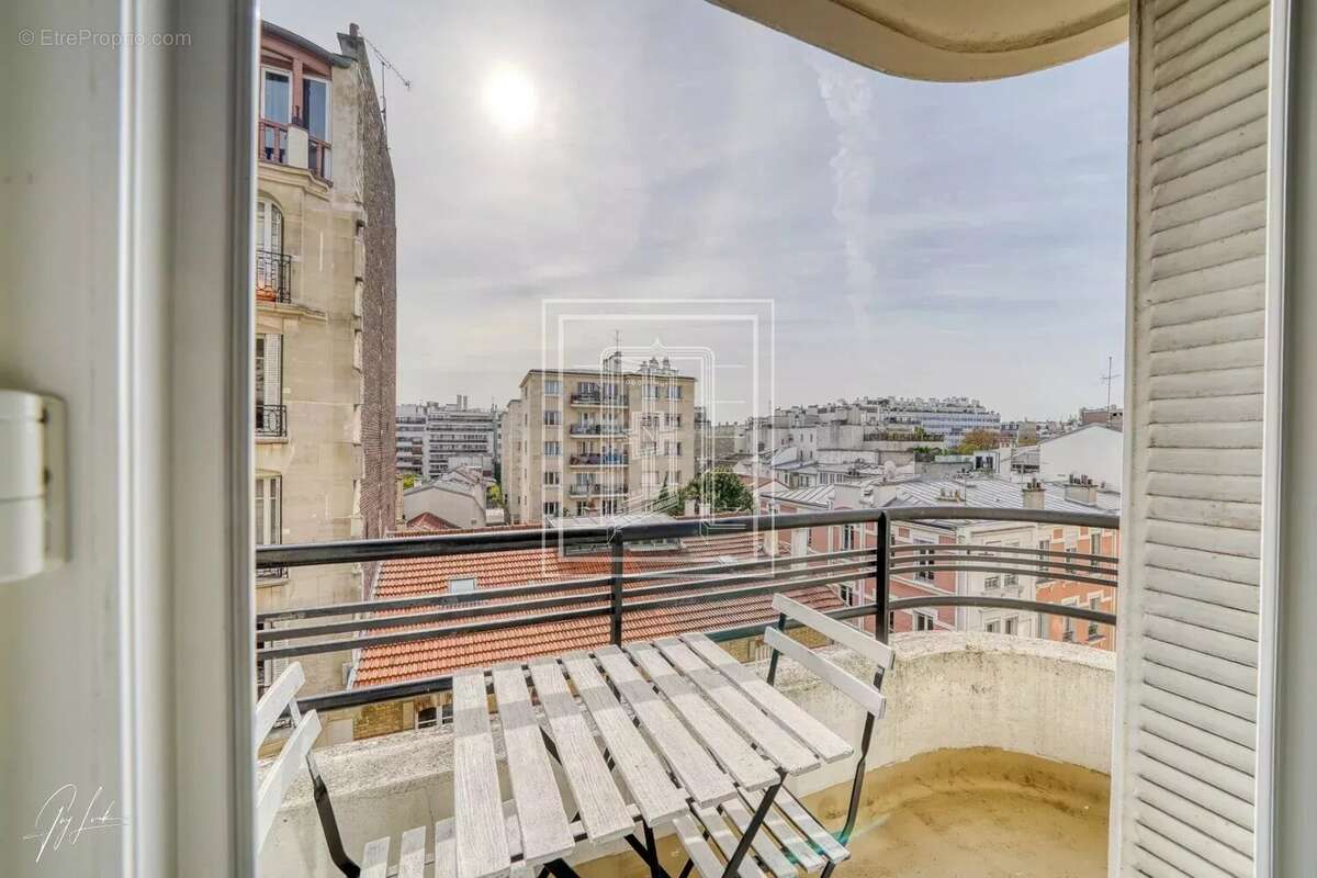 Appartement à PARIS-16E