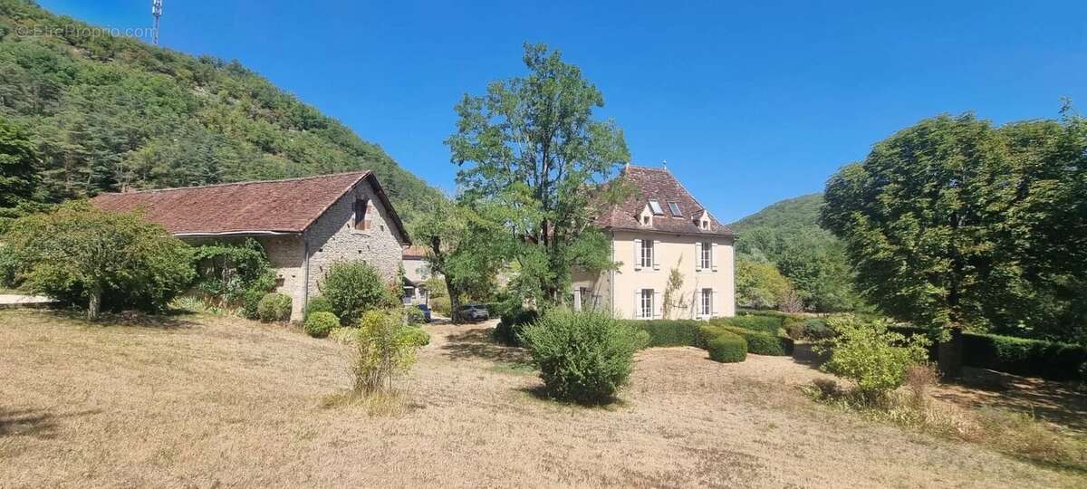 Maison de maître avec piscine et dépendances - photo 35