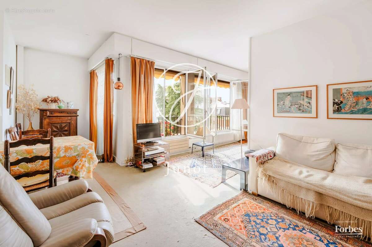 Appartement à PARIS-17E