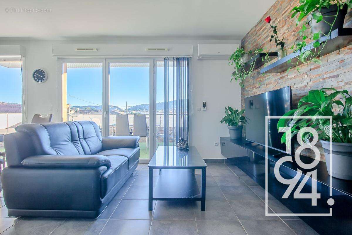 Appartement à CHATEAUNEUF-LES-MARTIGUES