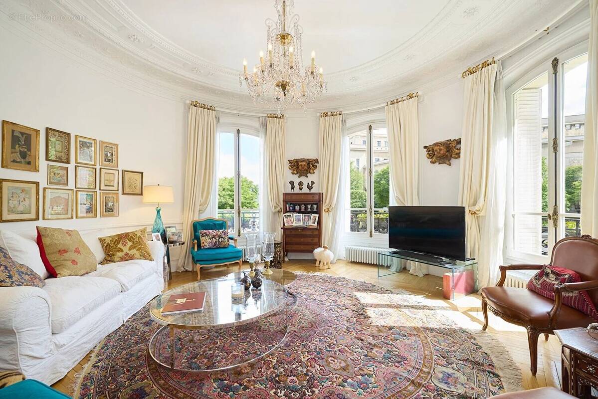 Appartement à PARIS-16E
