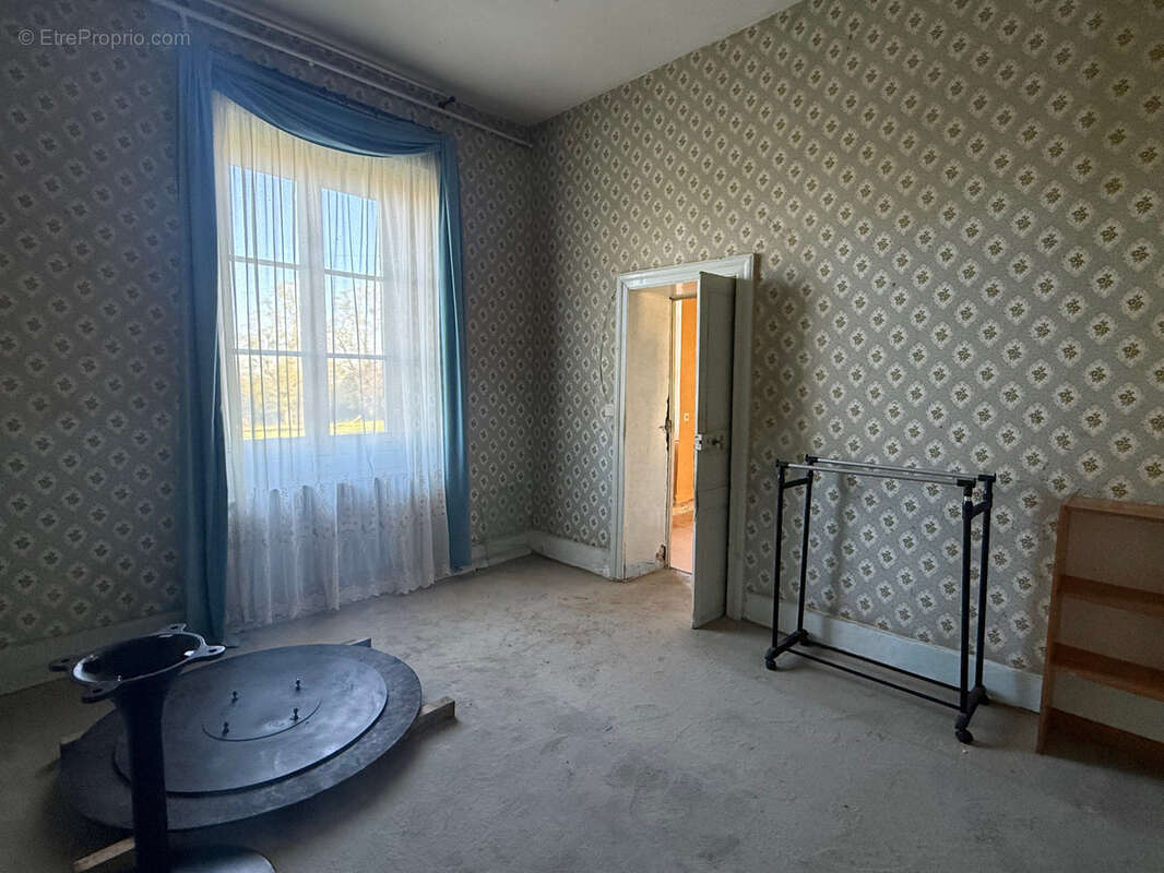 Maison à ARS-LES-FAVETS