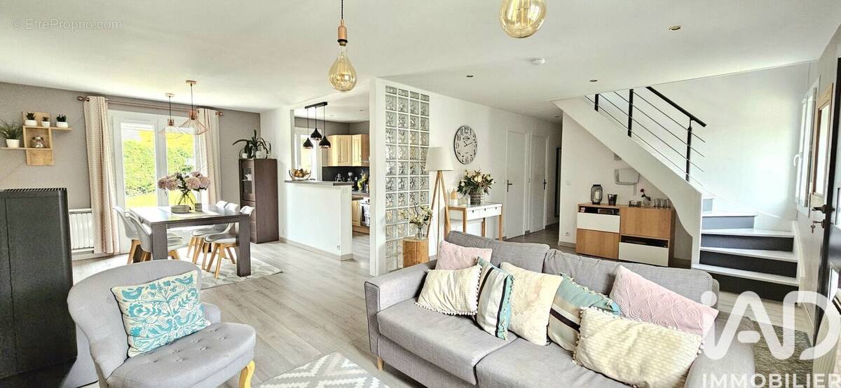 Photo 1 - Maison à ATTAINVILLE