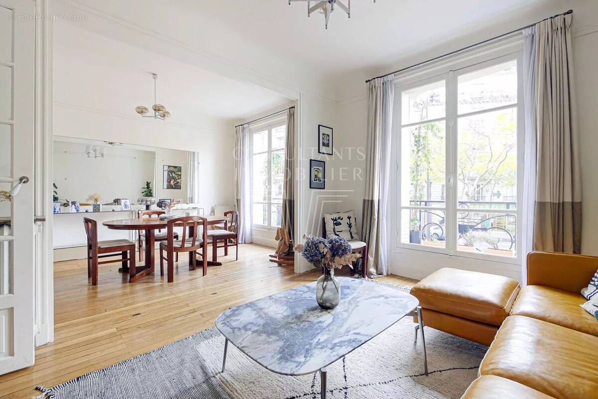 Appartement à PARIS-15E