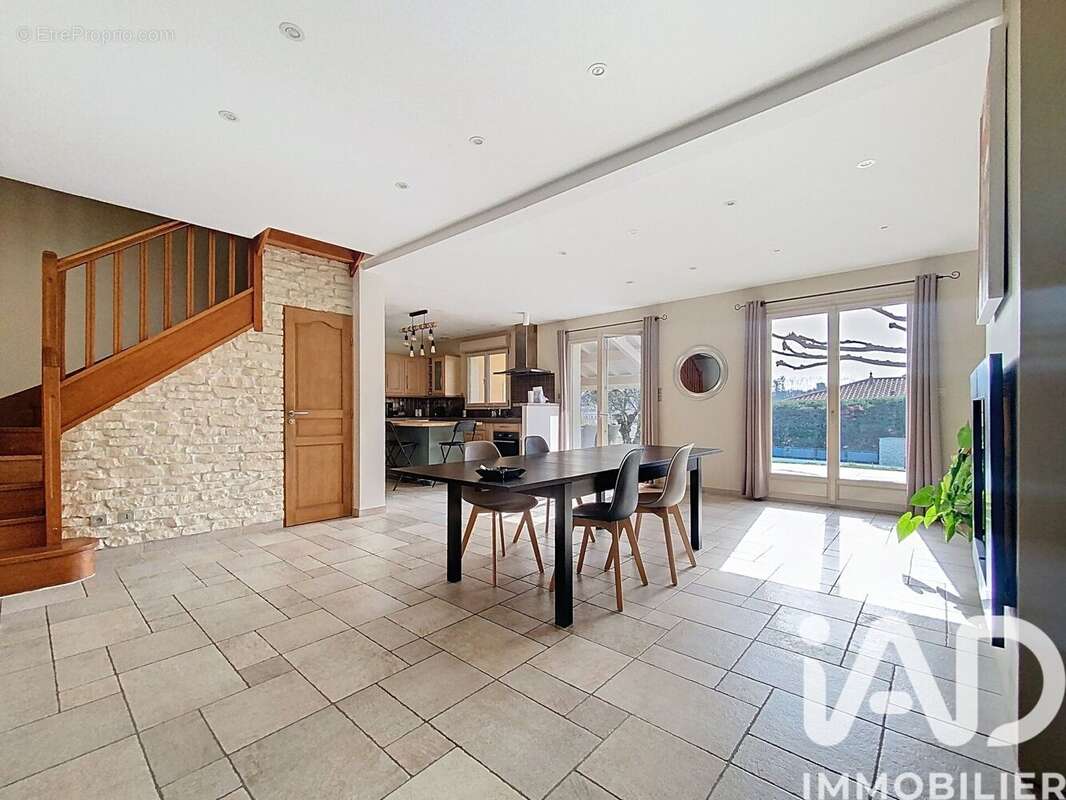 Photo 4 - Maison à CHARLY