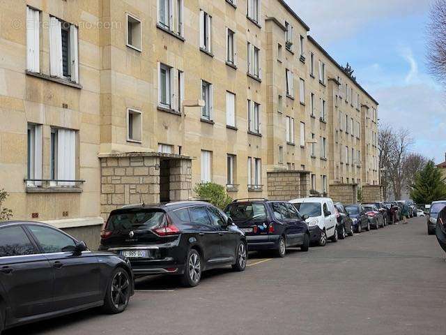 Appartement à CLICHY-SOUS-BOIS