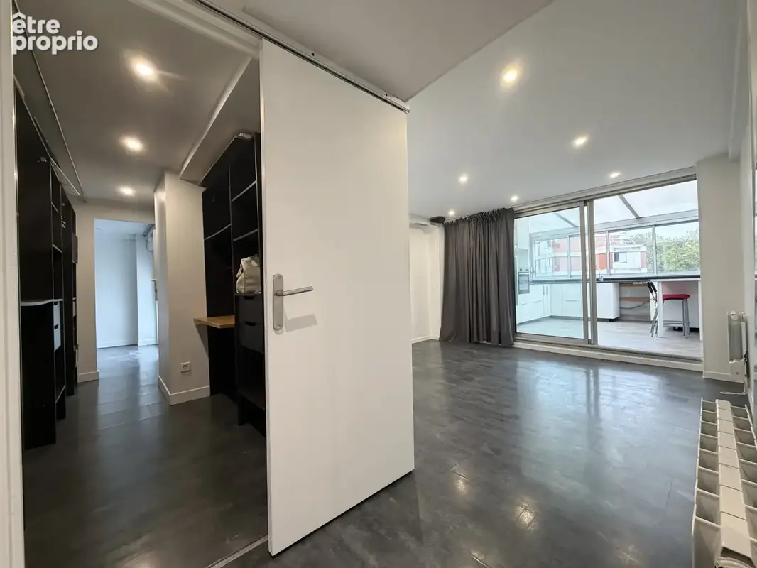 F2 atypique de 60m2 et véranda - photo 2
