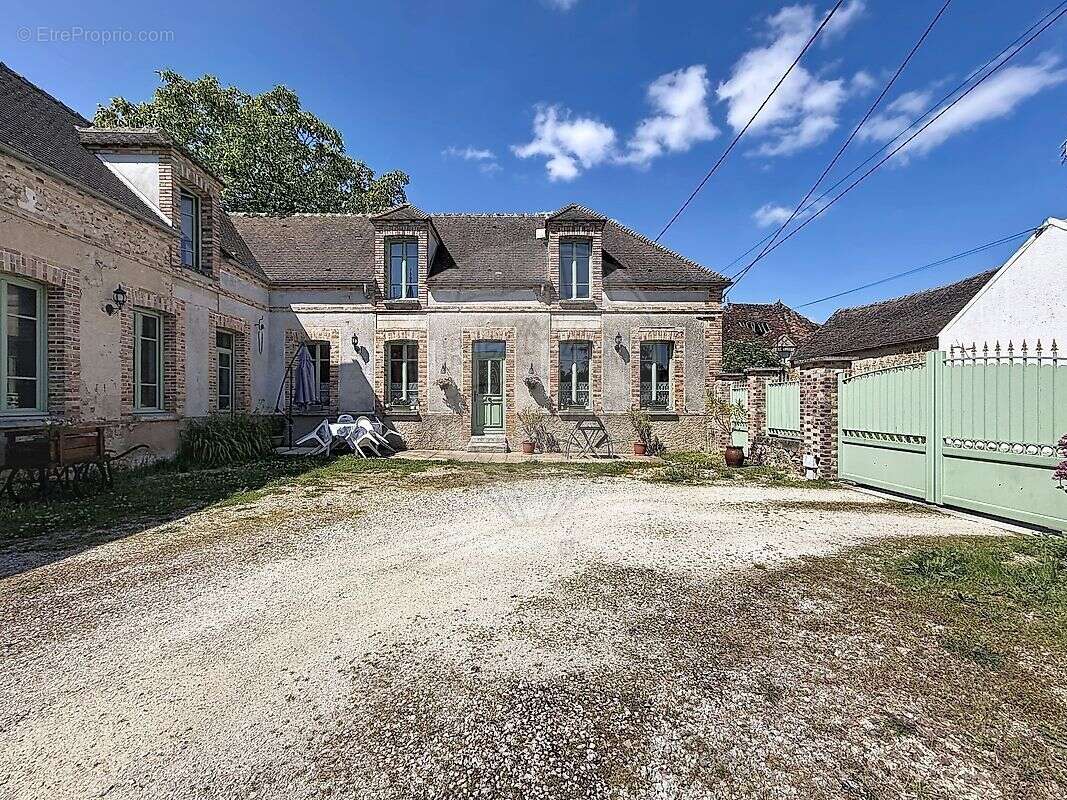 Maison à VILLEBOUGIS