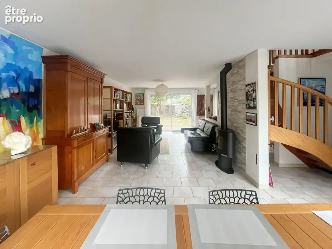 Maison d'architecte à vendre à Saint-Barthélemy d'Anjou avec terrasses et atelier - photo 2