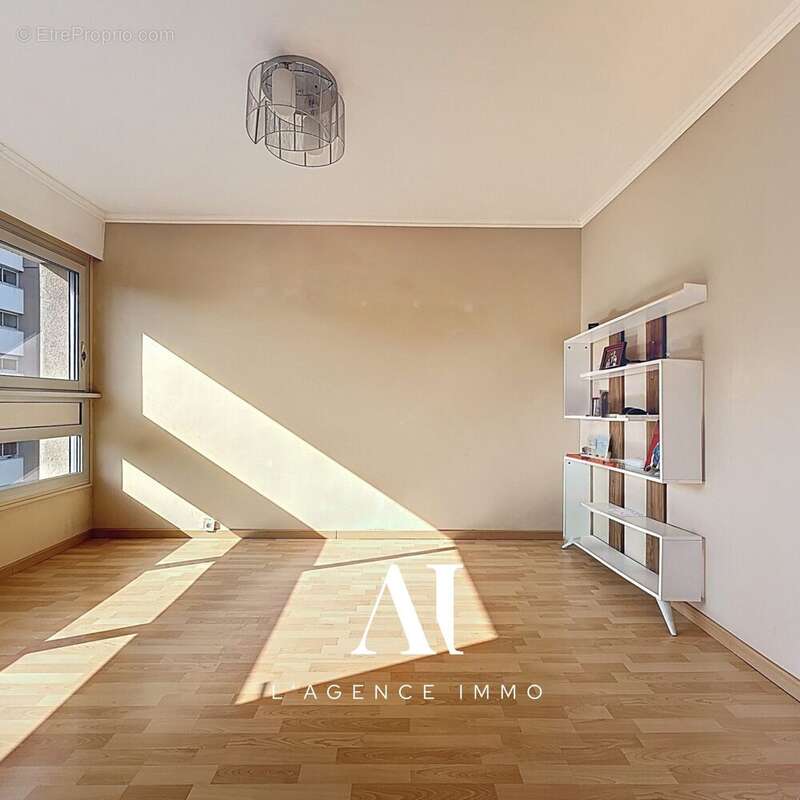 Appartement 4 pièces 85 m² à vendre à Ferney-Voltaire (01210) - photo 4