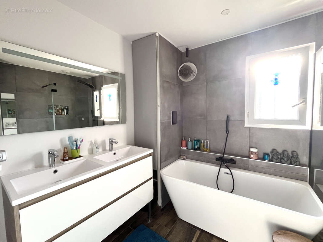 Maison à ENSUES-LA-REDONNE