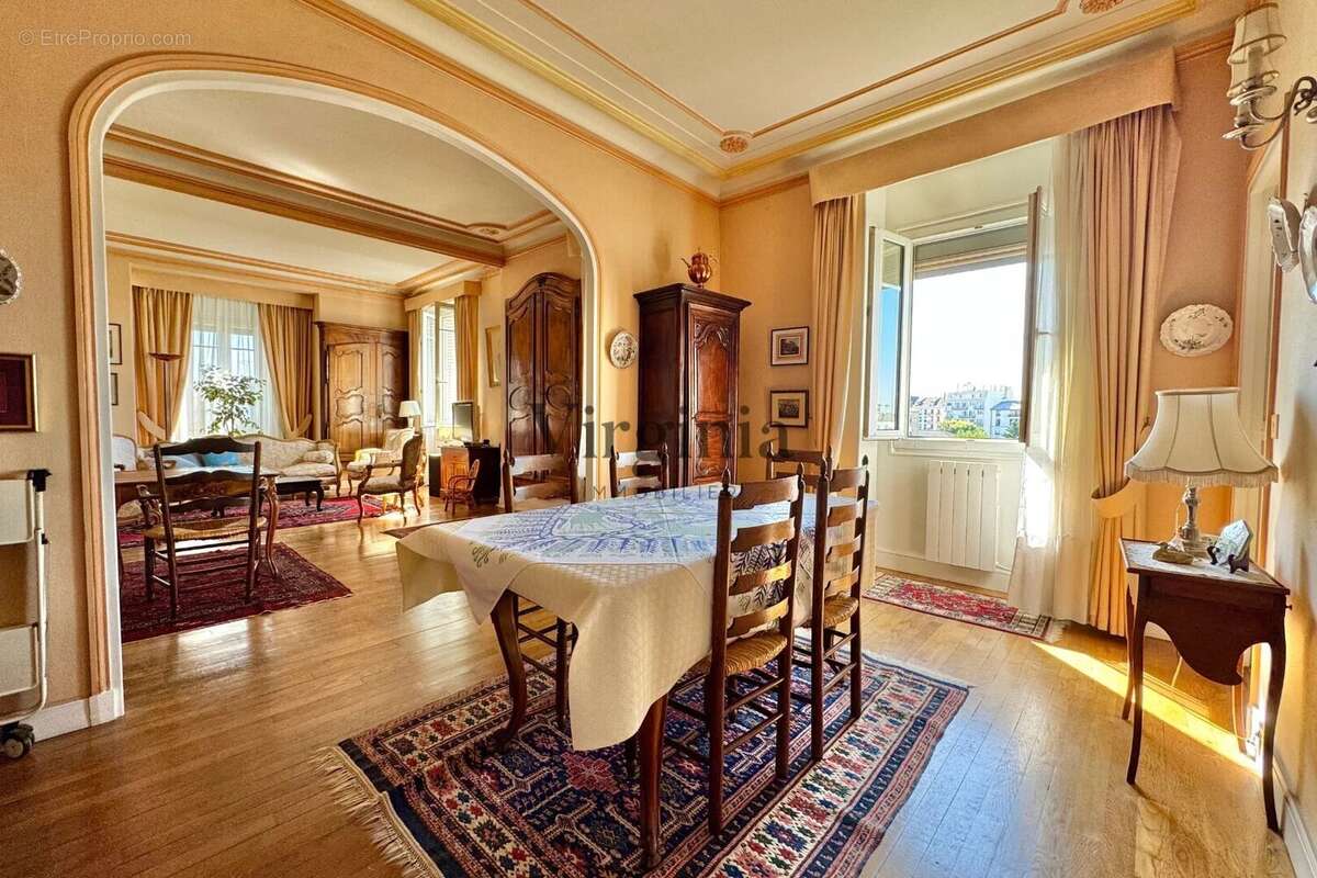 Appartement à CHARENTON-LE-PONT