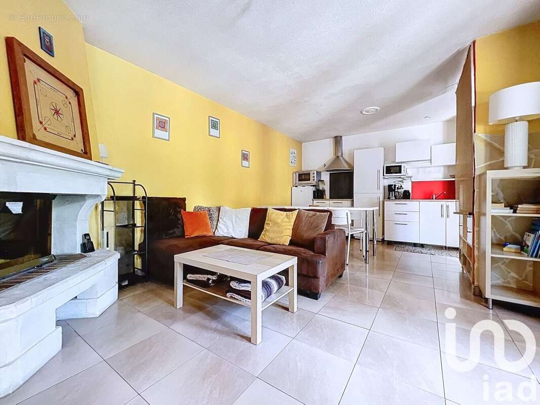 Photo 6 - Maison à SAINT-MITRE-LES-REMPARTS