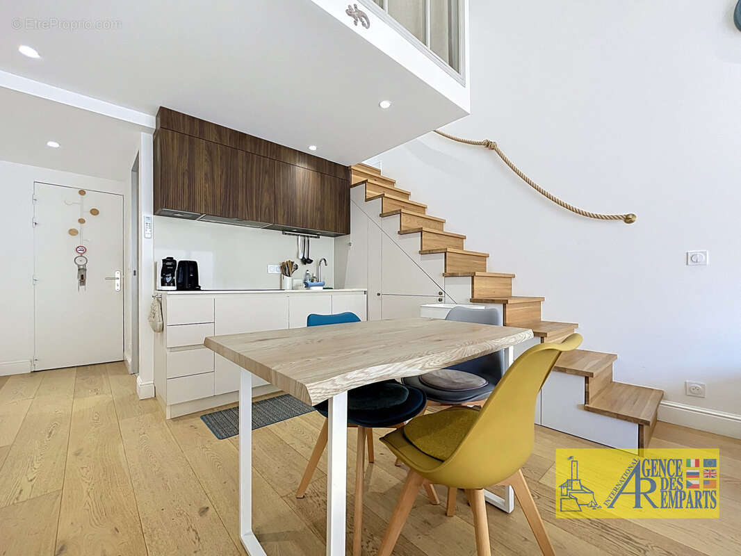 Élégant duplex en mezzanine dans le Vieil Antibes - photo 14