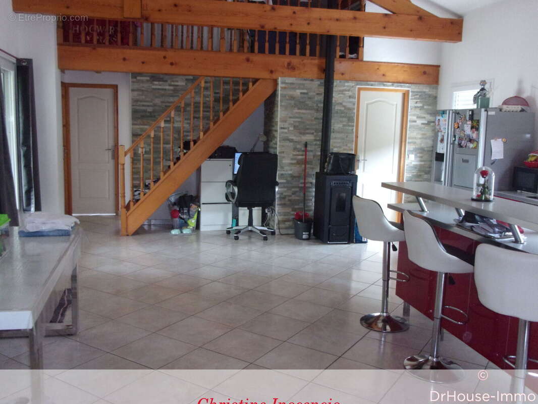 Maison 169 m² à Reignac  - photo 61