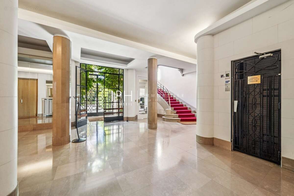 Appartement à NEUILLY-SUR-SEINE