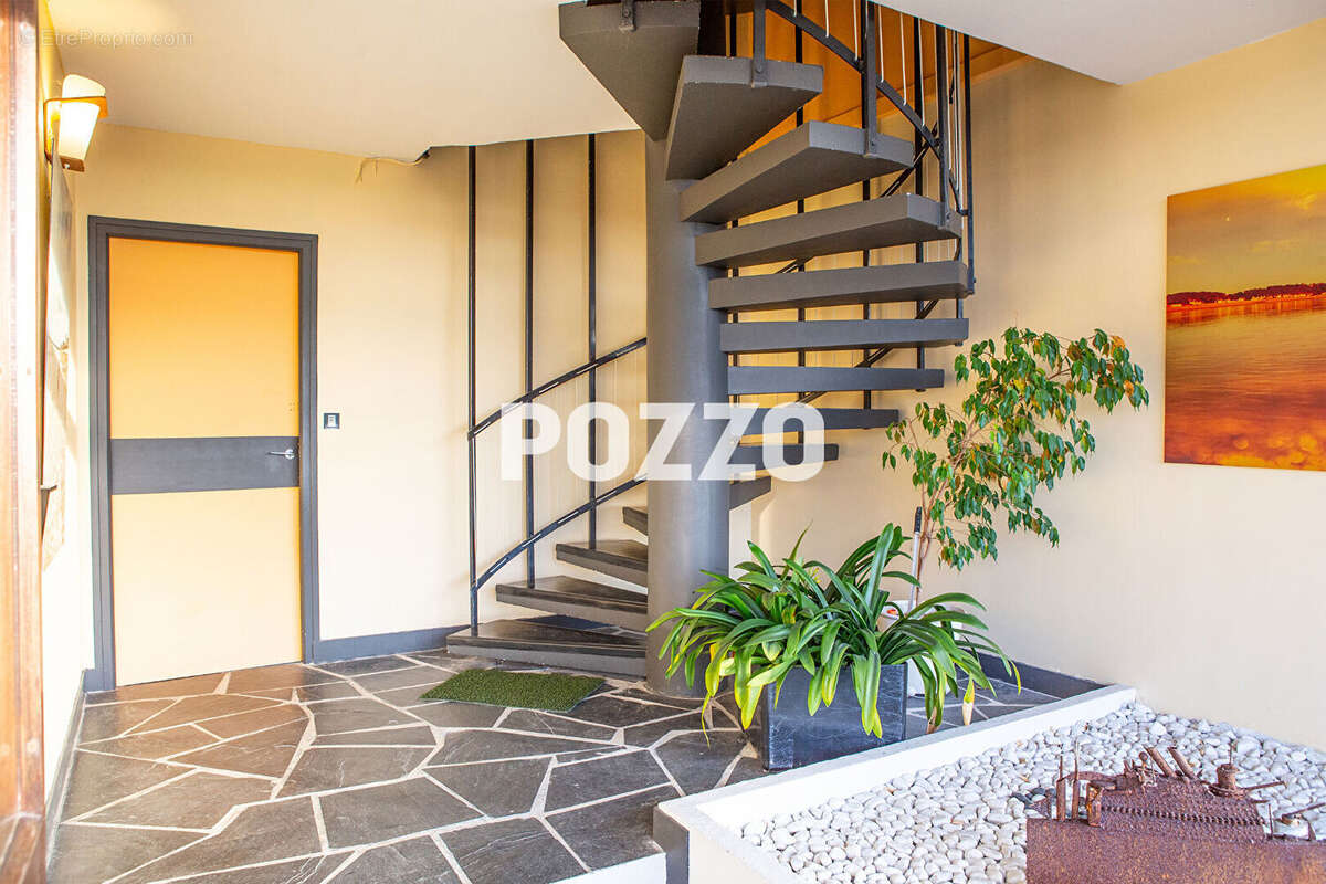 Appartement à JULLOUVILLE