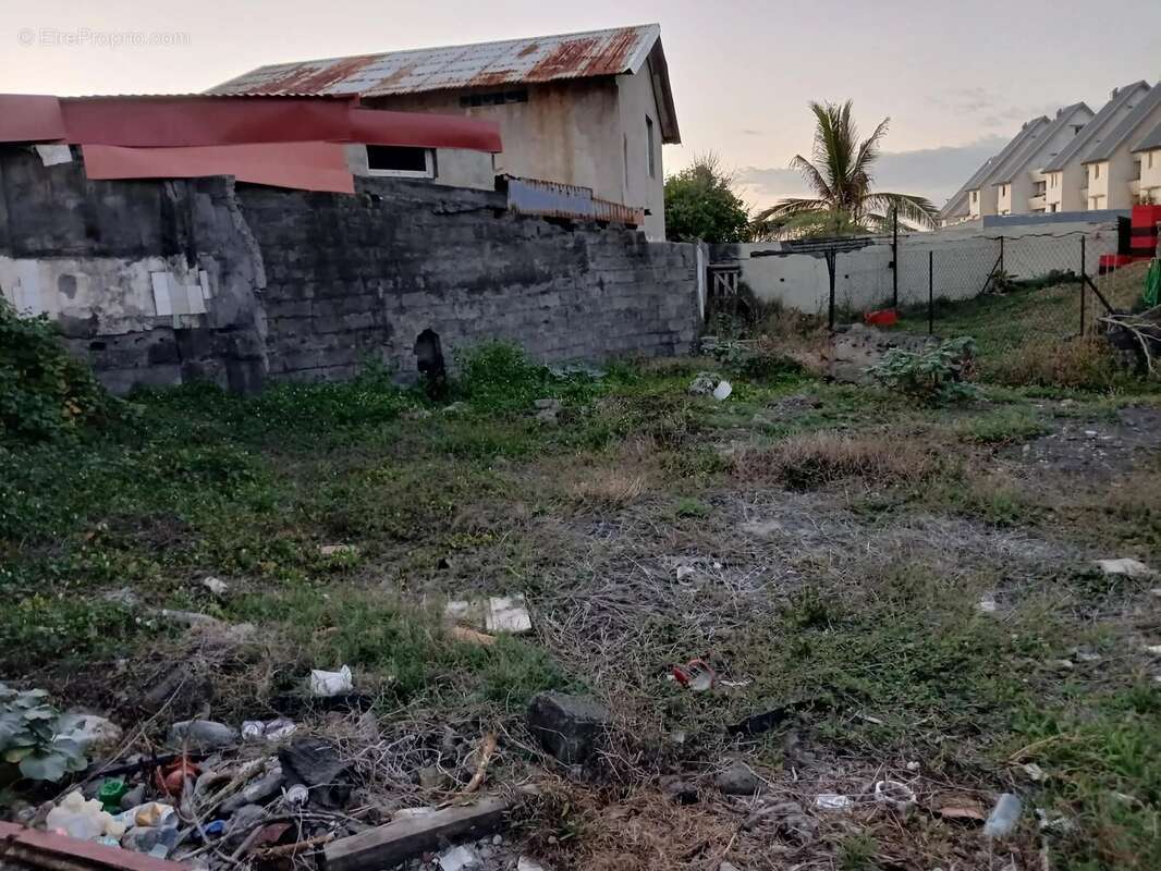 Terrain à SAINT-PIERRE