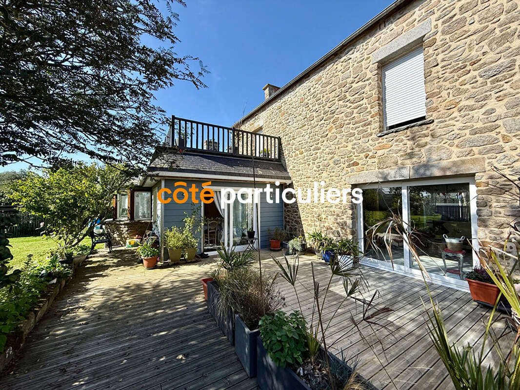 À vendre - Grande maison familiale en pierres à Saint-Méloir-des-Ondes - photo 2