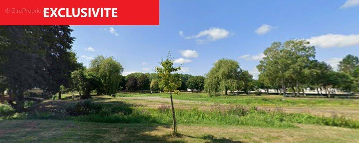 Terrain à SAINT-EPAIN