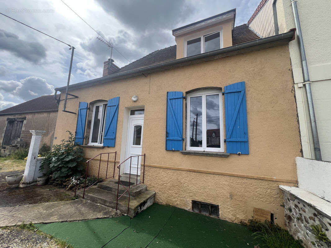 Maison à URCIERS