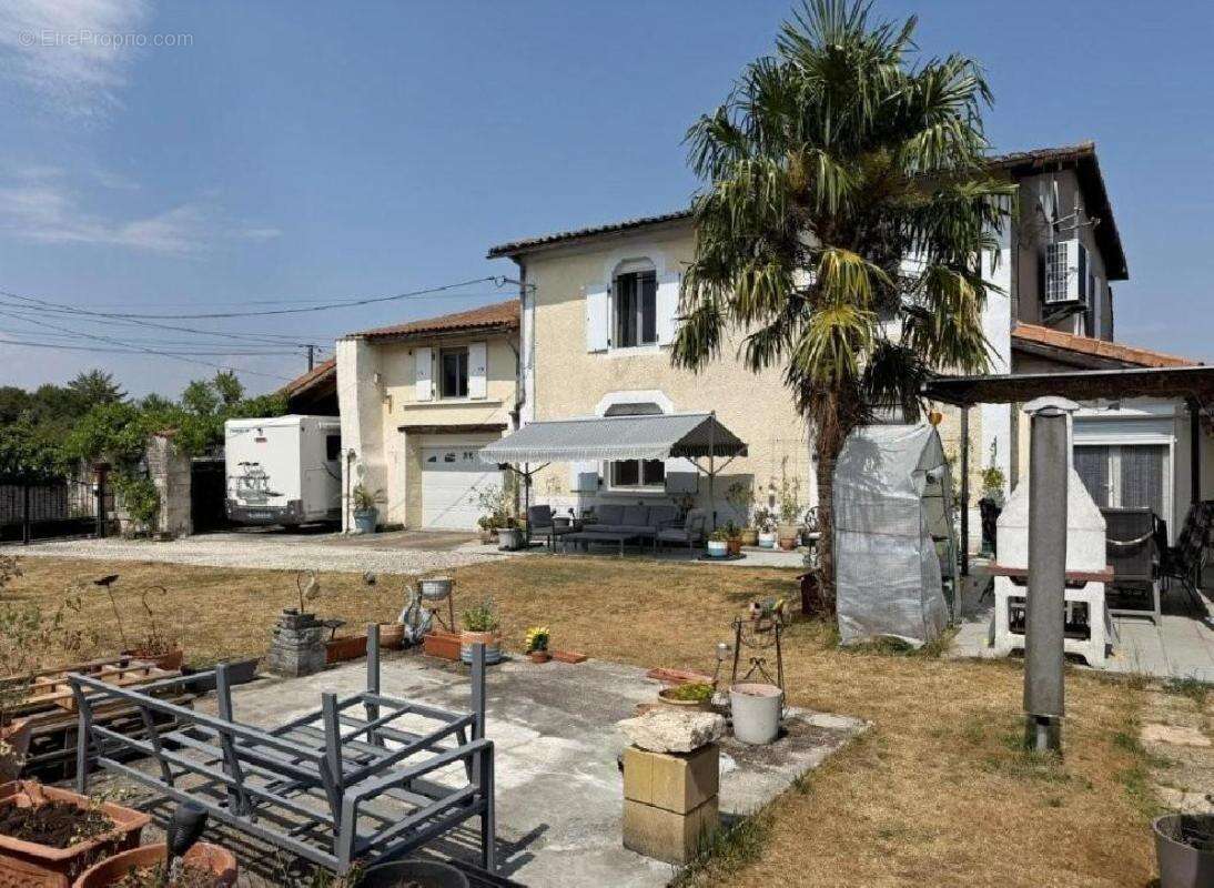 Maison 162 m² à Sauze-Vaussais  - photo 3