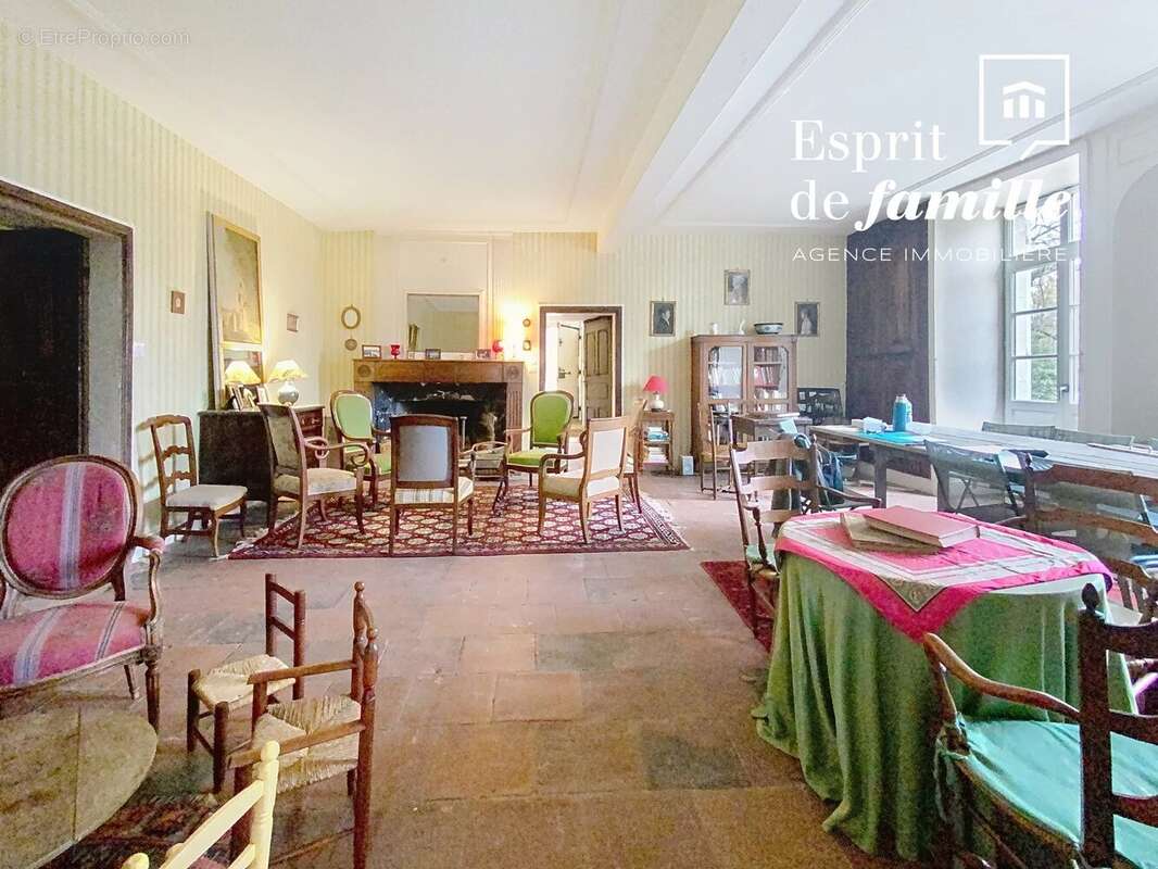 Maison à CHARMES-SUR-L'HERBASSE