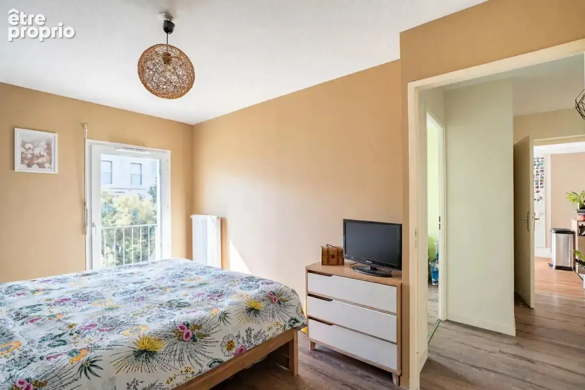 Appartement 4 pièces de 80 m² à Cenon - photo 6