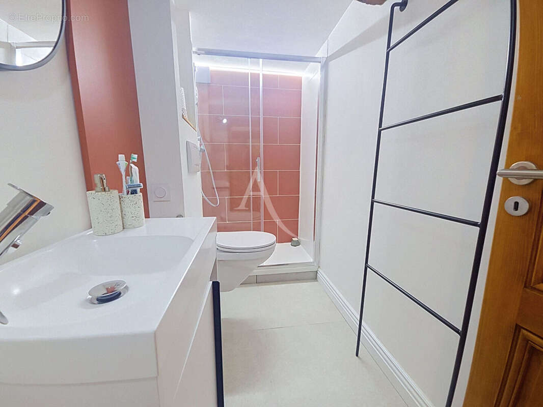 Coup  de coeur ! MAISON DE VILLAGE rénovée + terrain 2100m²  à Seillans ! - photo 15