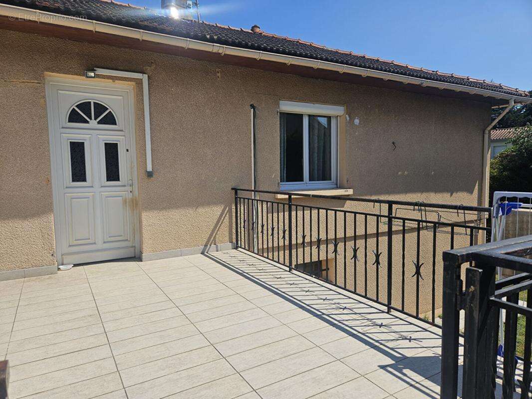 Maison Saint Genis Laval 4 pièce(s) 105 m2 - photo 11