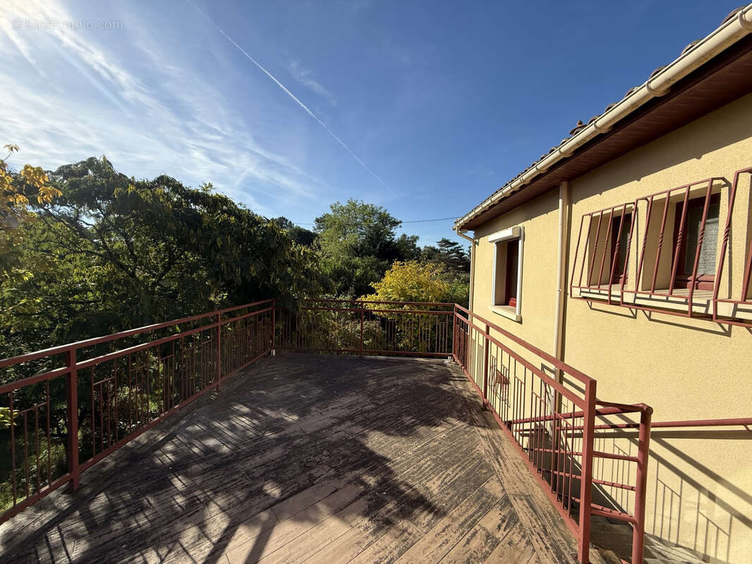 Maison à SAINT-YZAN-DE-SOUDIAC