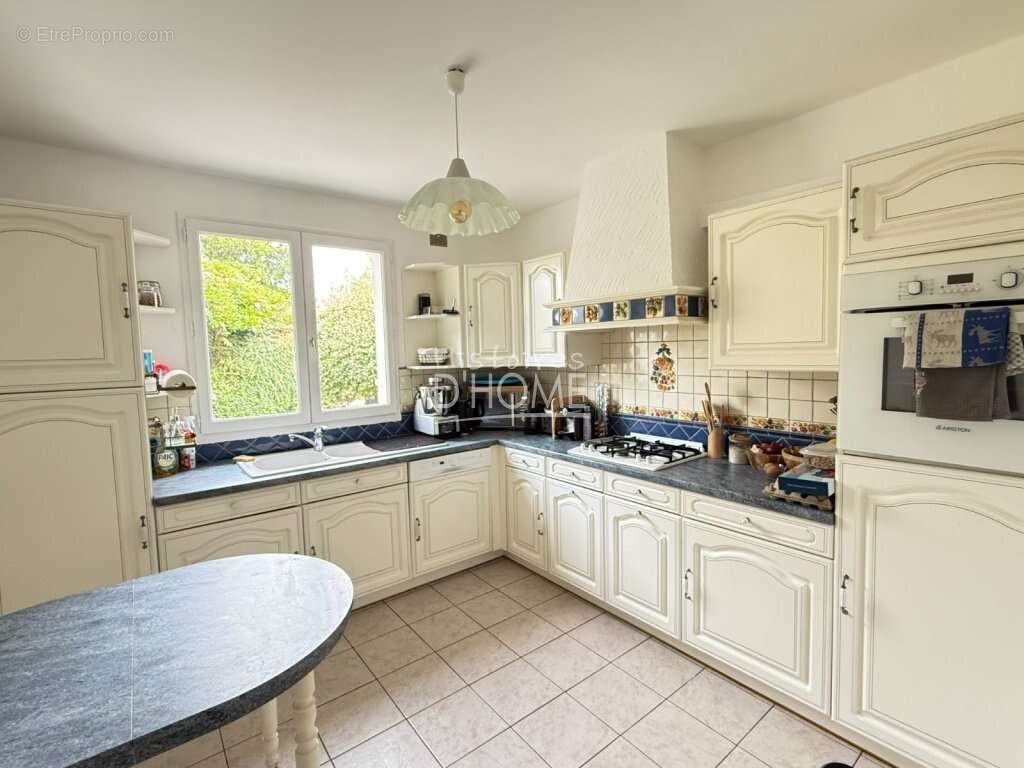 LIVERDY-EN-BRIE – Belle maison de maçon indépendante avec sous-sol total et jardin de 837 m² - photo 10
