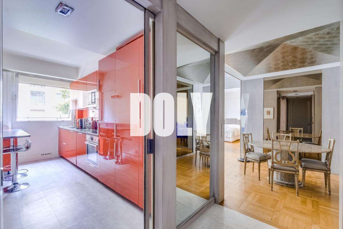 Appartement à PARIS-8E