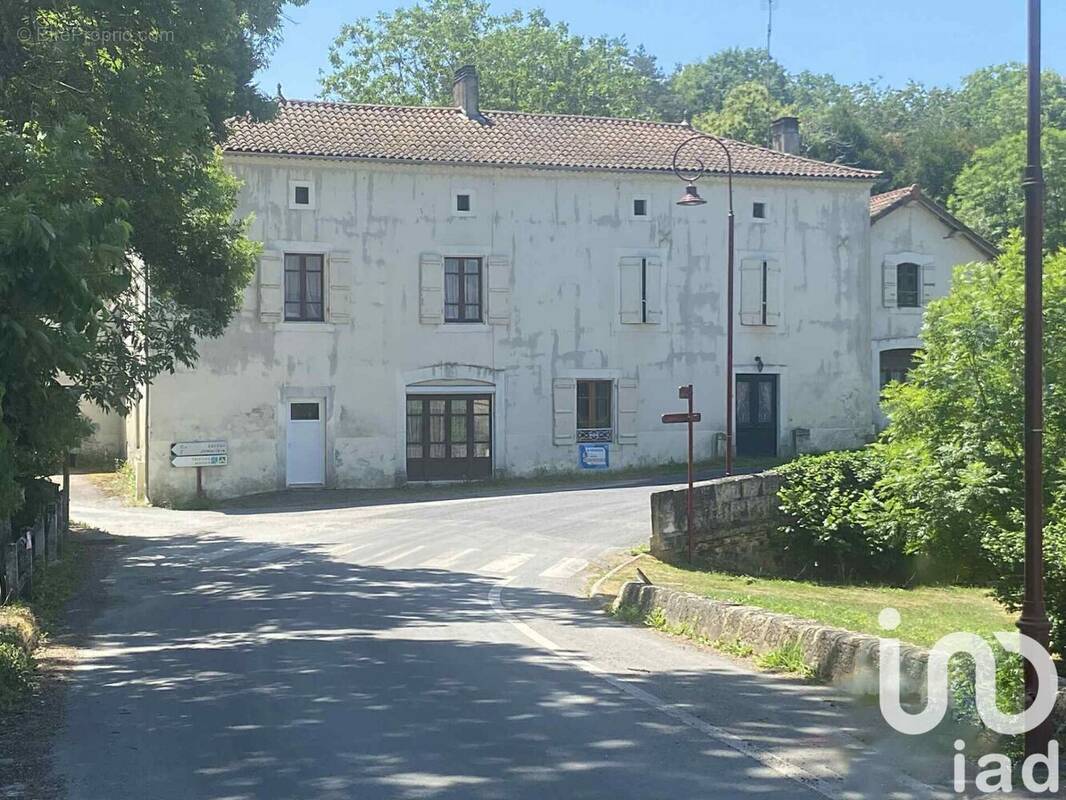 Photo 1 - Maison à JAVERLHAC-ET-LA-CHAPELLE-SAINT-ROBERT