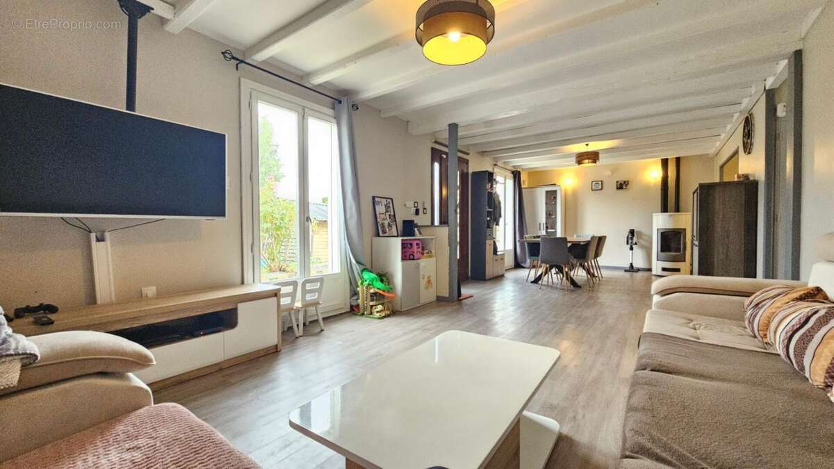 Maison à HOUDAN