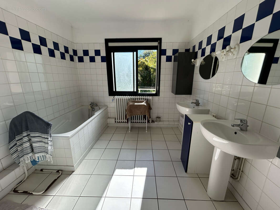 Maison à CHAMPCEVINEL