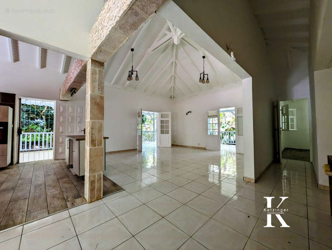 Maison à PETIT-BOURG