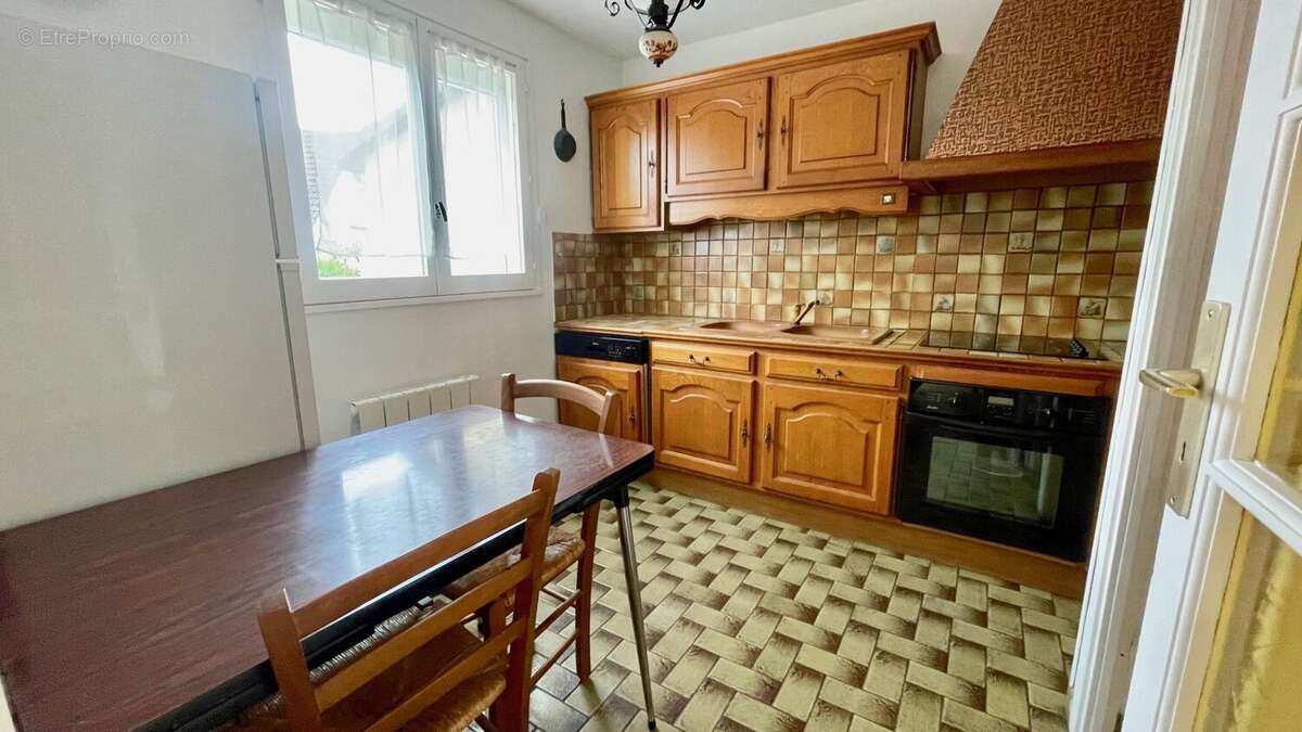 Maison à SAINT-ETIENNE-DU-ROUVRAY