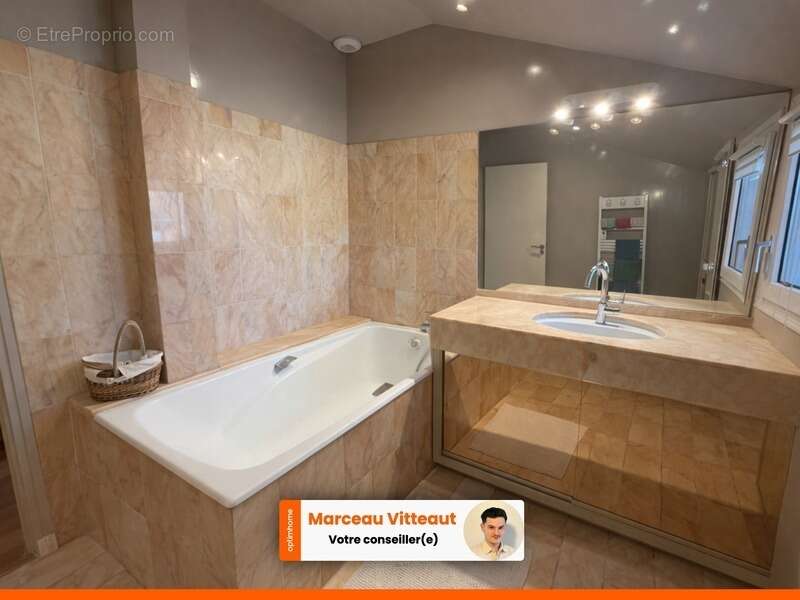 Maison à CHARNAY-LES-MACON