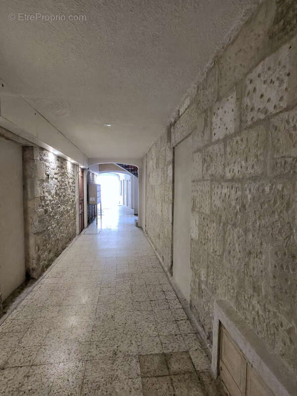 NÎMES   Grand'Rue   P2 60 m2 RDC   107 000 € - photo 12