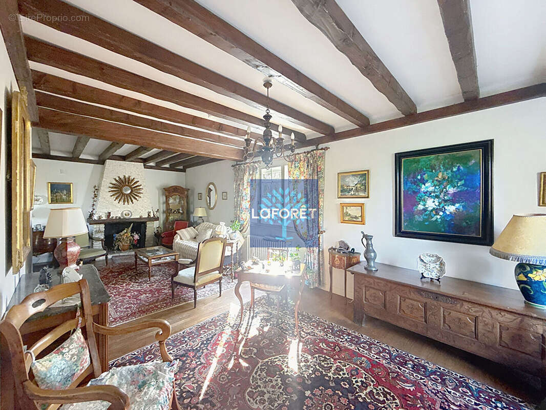 Maison à BAZOCHES-SUR-GUYONNE