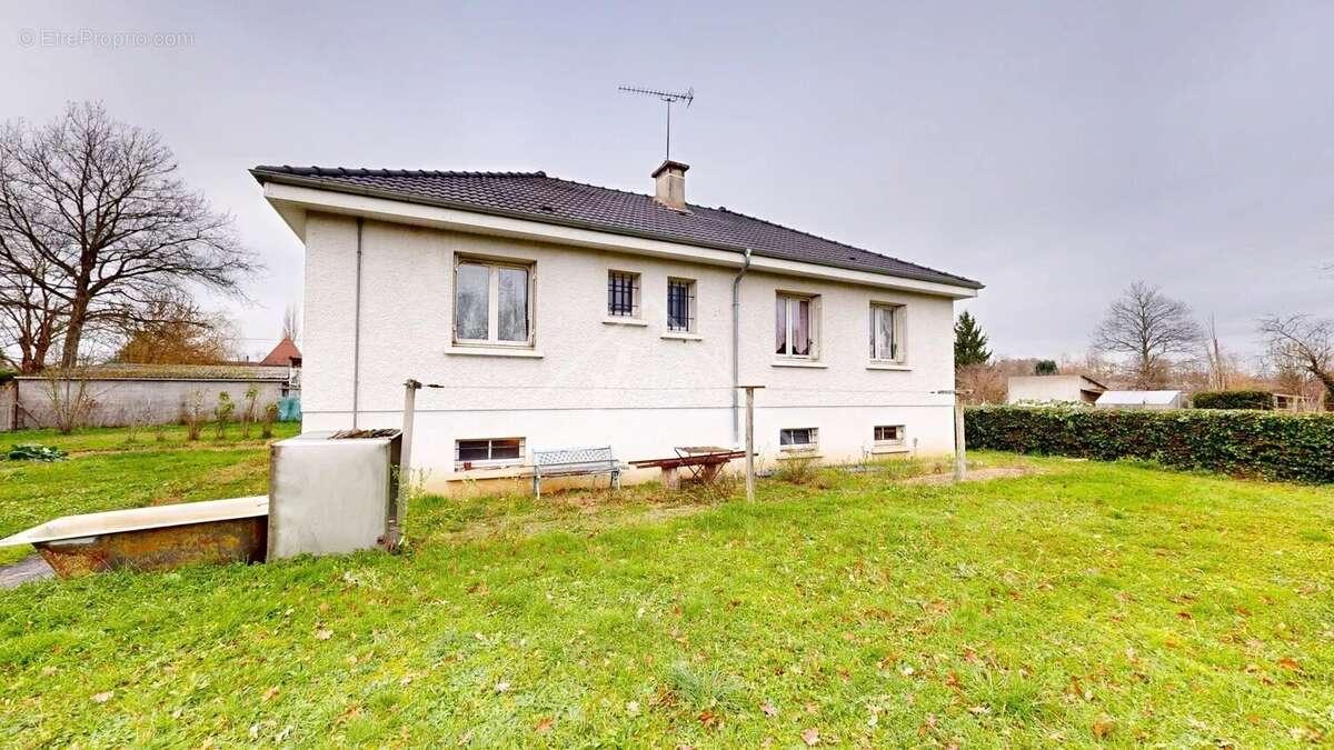 Maison à DOMPIERRE-SUR-BESBRE