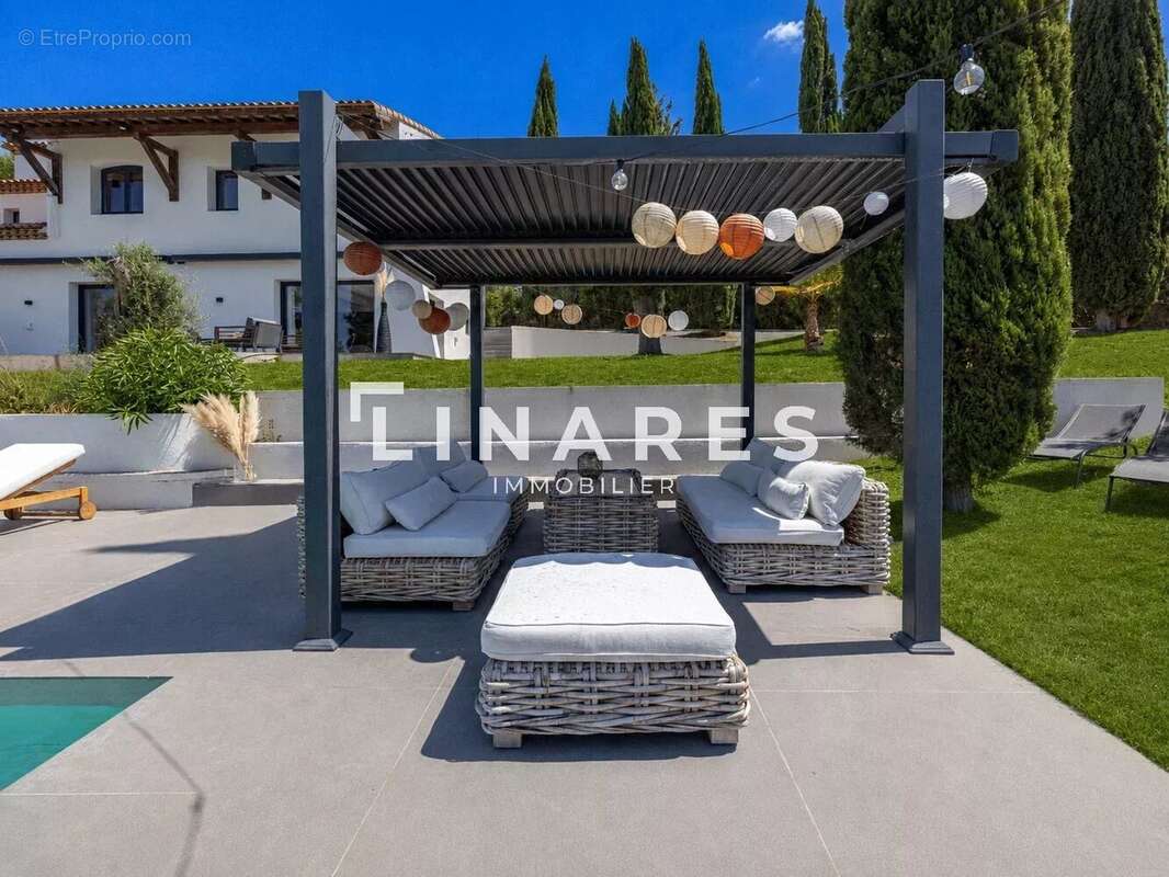 L'ICONIQUE - Villa T6 de 343m² - Dépendance - Piscine - Court de tennis - Terrain de 8000m² - 13420 GEMENOS - photo 21