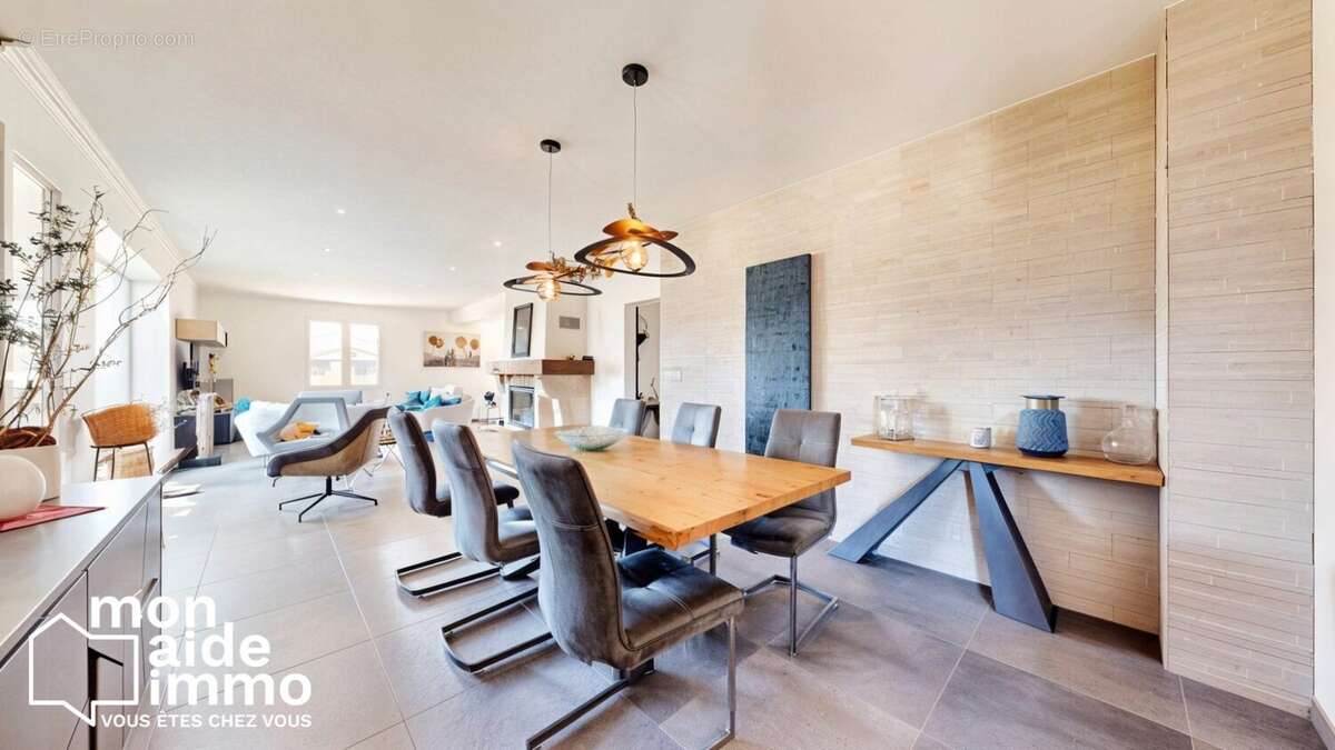 Maison à SAINT-QUENTIN-DE-BARON