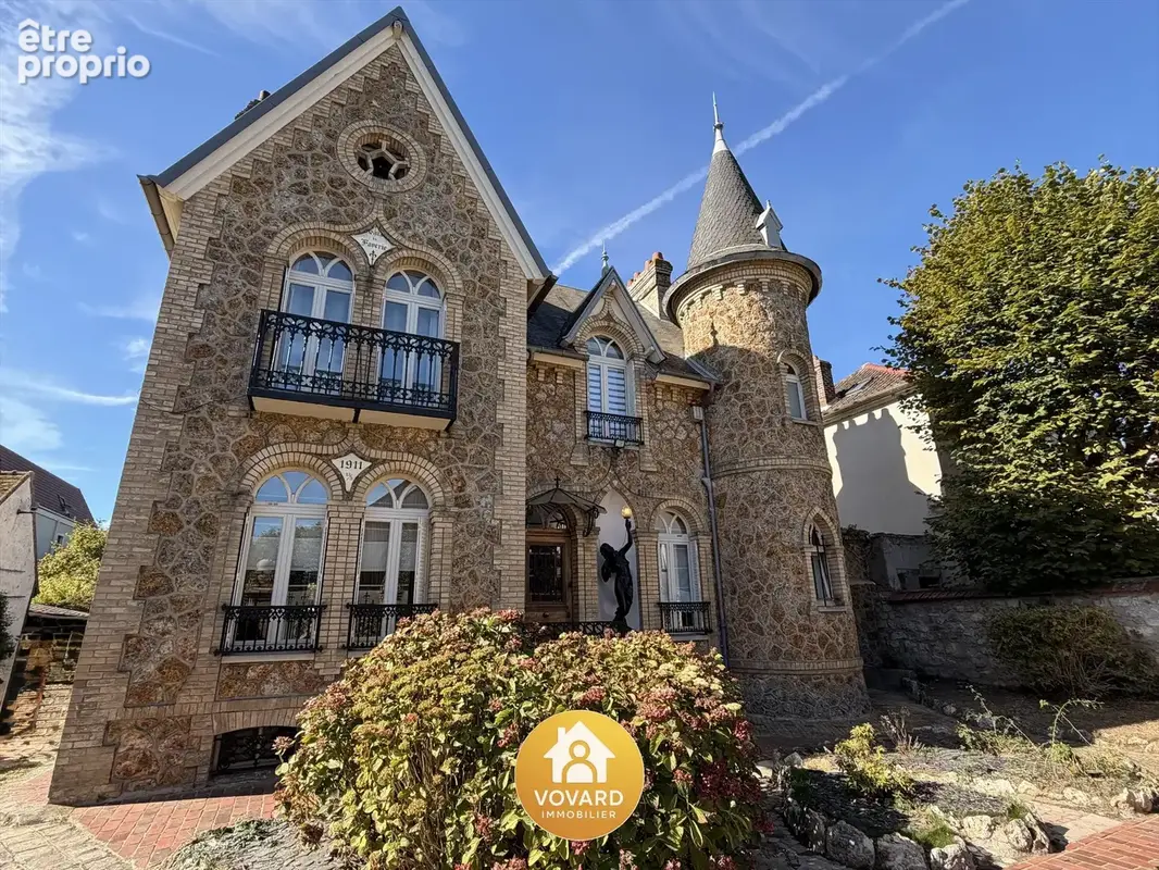 Photo Maison à Saint-Martin-Du-Tertre au prix de 499 000€