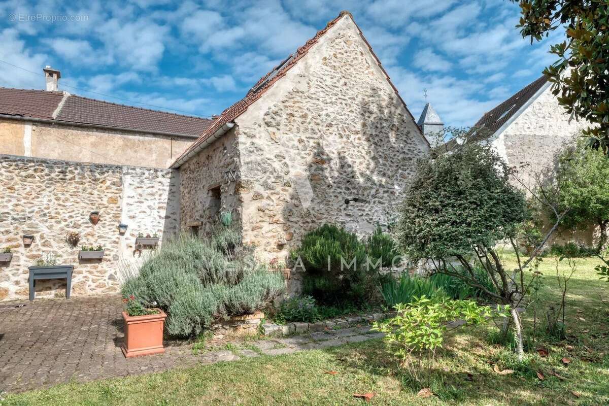 Maison à LEUVILLE-SUR-ORGE