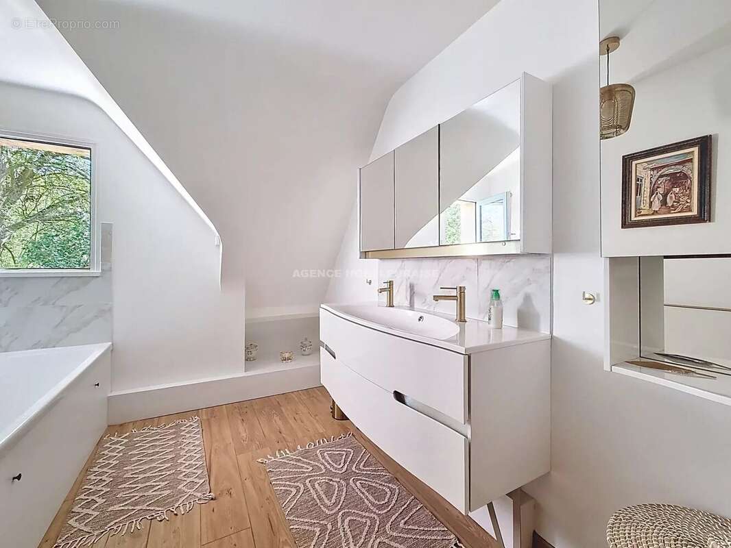 Maison à EQUEMAUVILLE