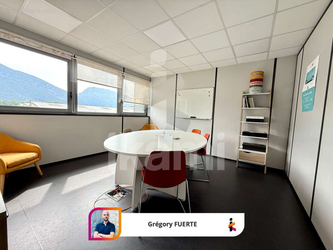 Commerce à VEUREY-VOROIZE