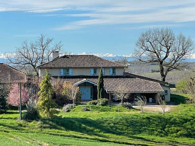maison de maitre avec piscine intérieur et dependances aménagéables - photo 36