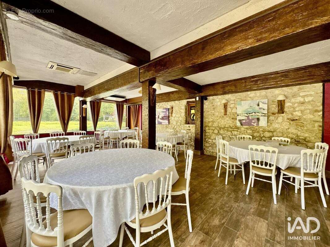 Photo 7 - Commerce à VARENNES-JARCY